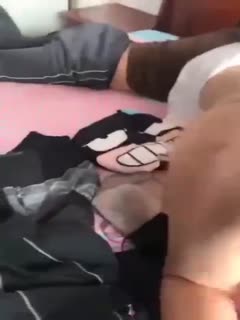 真就不避一下孩子？。 — 2024